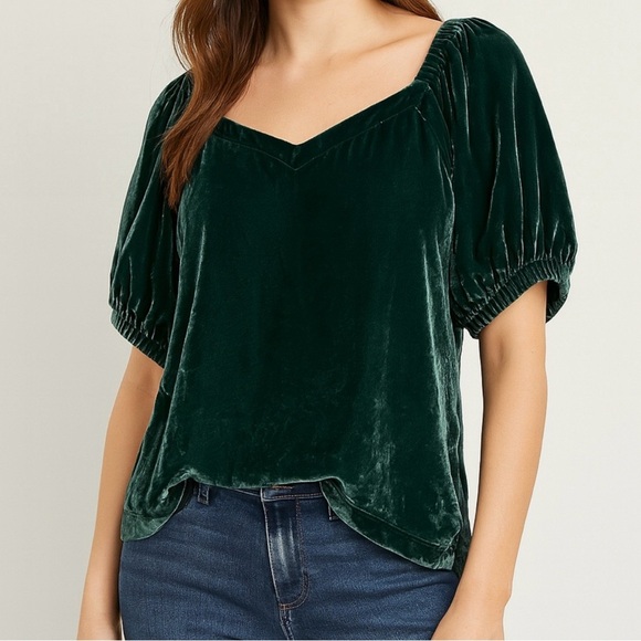 LOFT Tops - LOFT Emerald Velvet green Blouse size M puff sleeve fairy